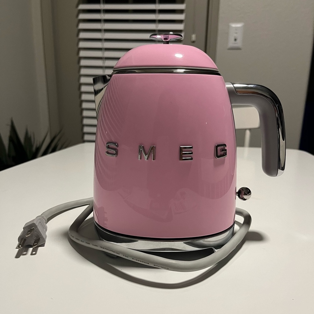 Pink Smeg Kettle (Small Size)